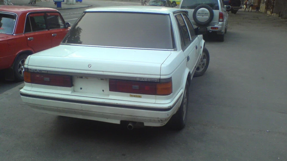 Nissan Bluebird Right