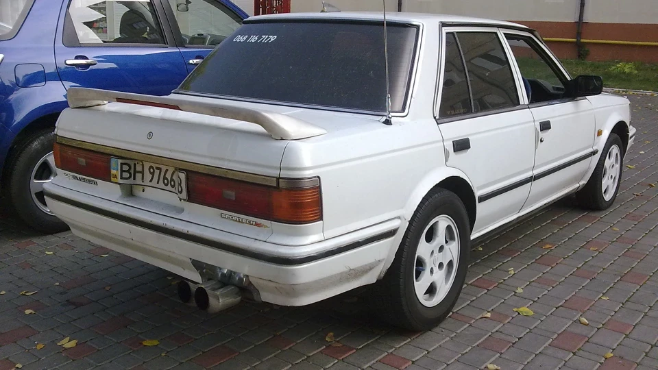 Nissan Bluebird Right 5