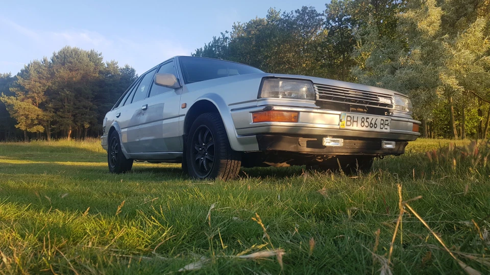 Nissan Bluebird Сірий металік 2.0 2