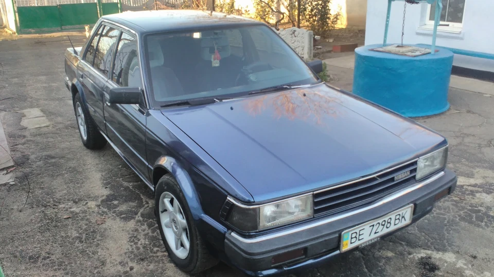 Nissan Bluebird синій металік 3