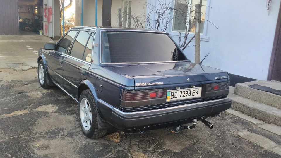 Nissan Bluebird синій металік 4
