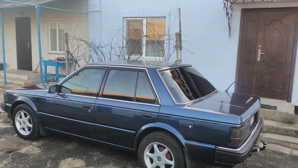 Nissan Bluebird синій металік 5