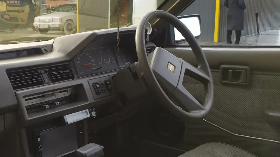 Nissan Bluebird U11 Select Limited 2