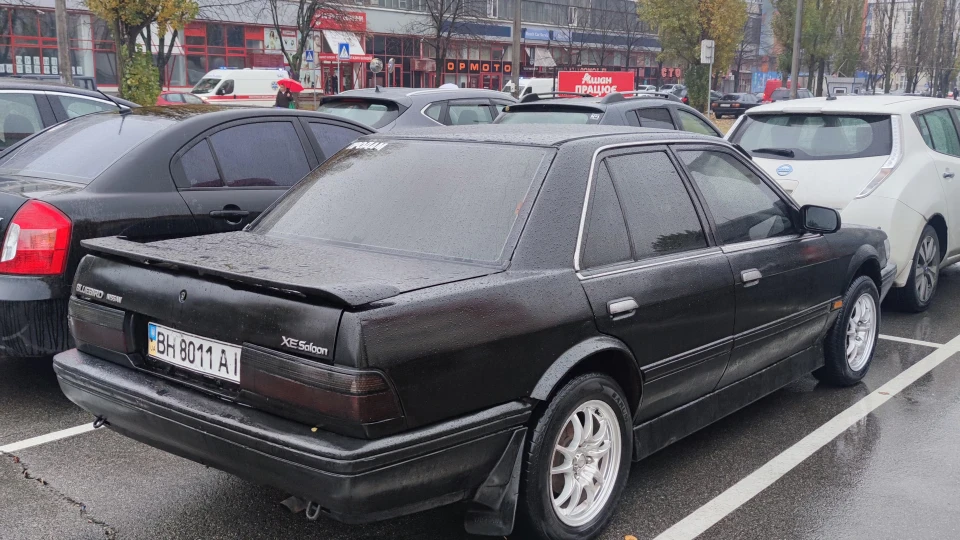 Nissan Bluebird XE Saloon 2