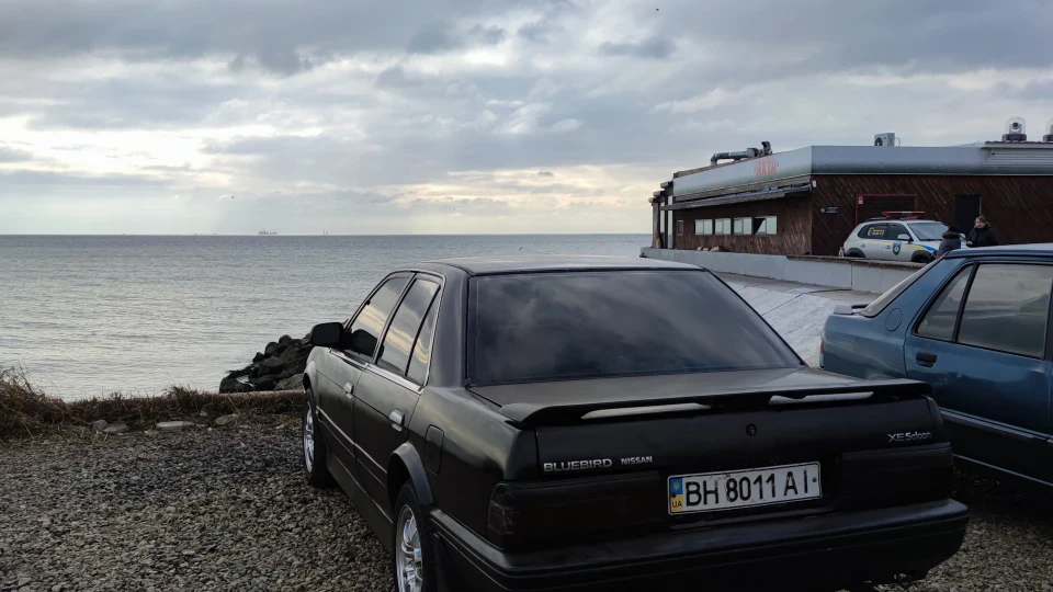 Nissan Bluebird XE Saloon 3