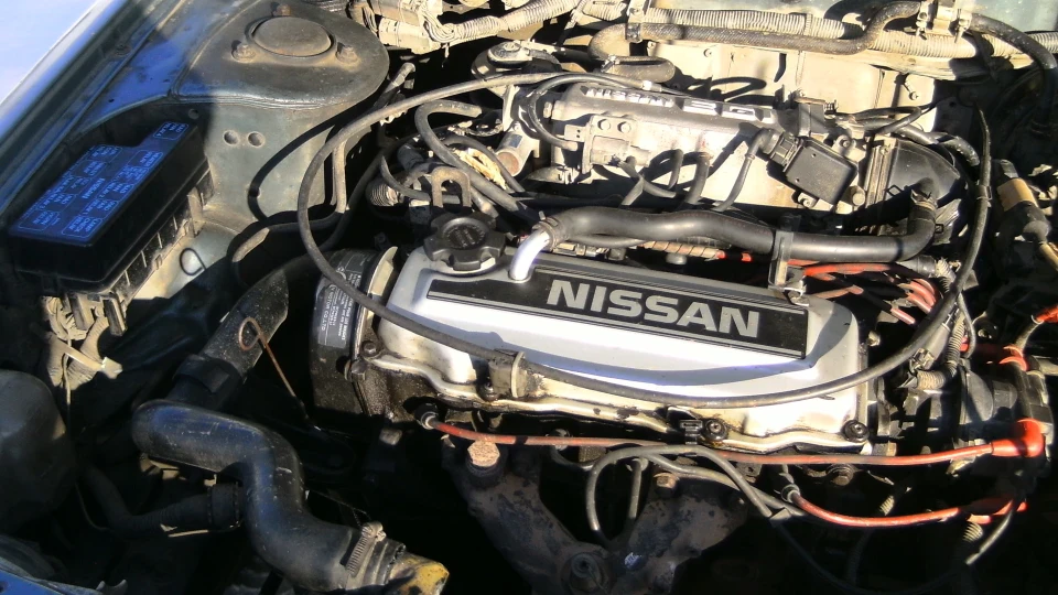 Nissan Bluebird зелений металік 2