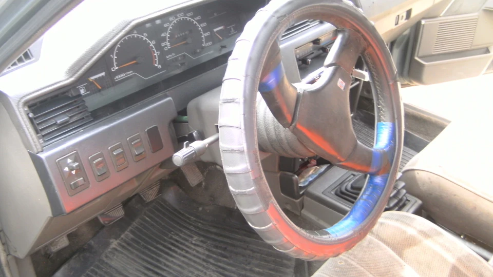Nissan Bluebird зелений металік 4