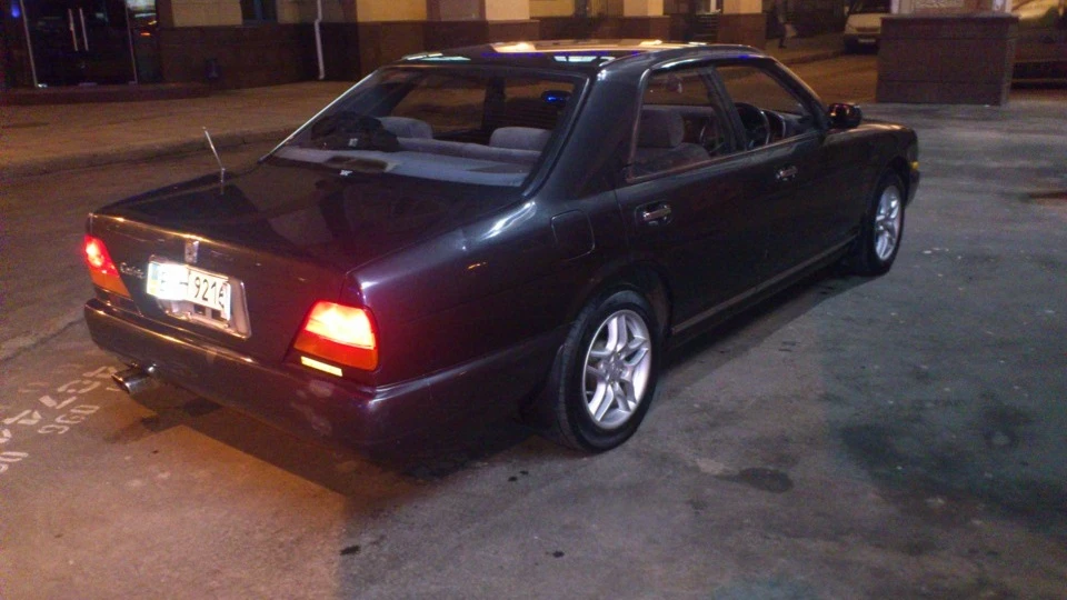 Nissan Cedric 3
