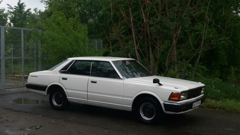 Nissan Cedric завжди брудний