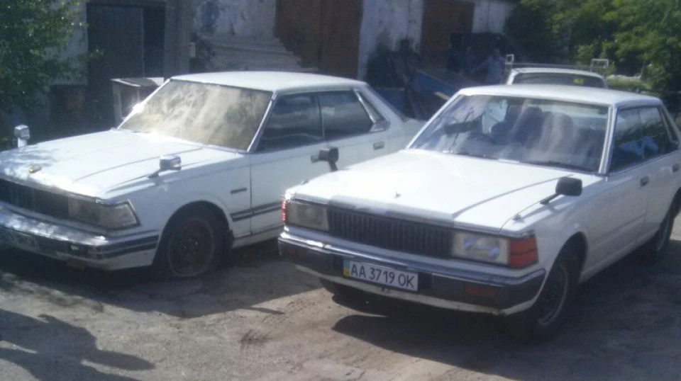 Nissan Cedric завжди брудний 5