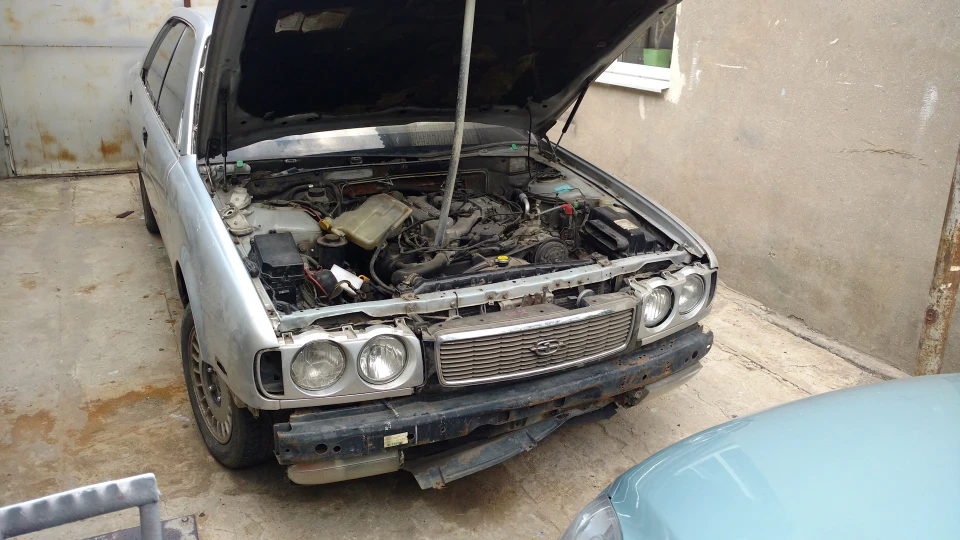 Nissan Gloria Back in Black