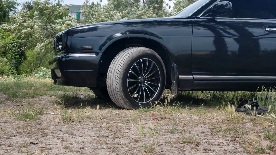 Nissan Gloria Back in Black 3