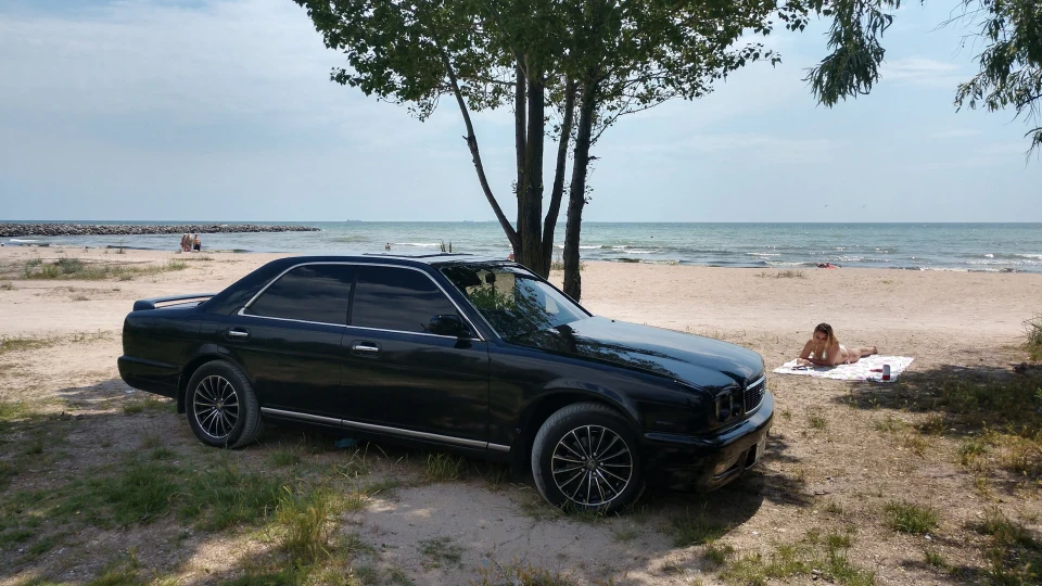 Nissan Gloria Back in Black 4