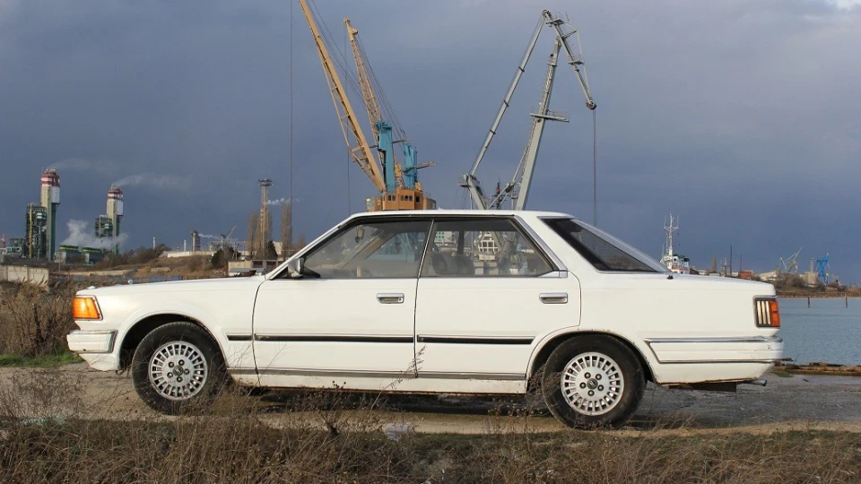 Nissan Gloria Глафіра турбо-диван)))