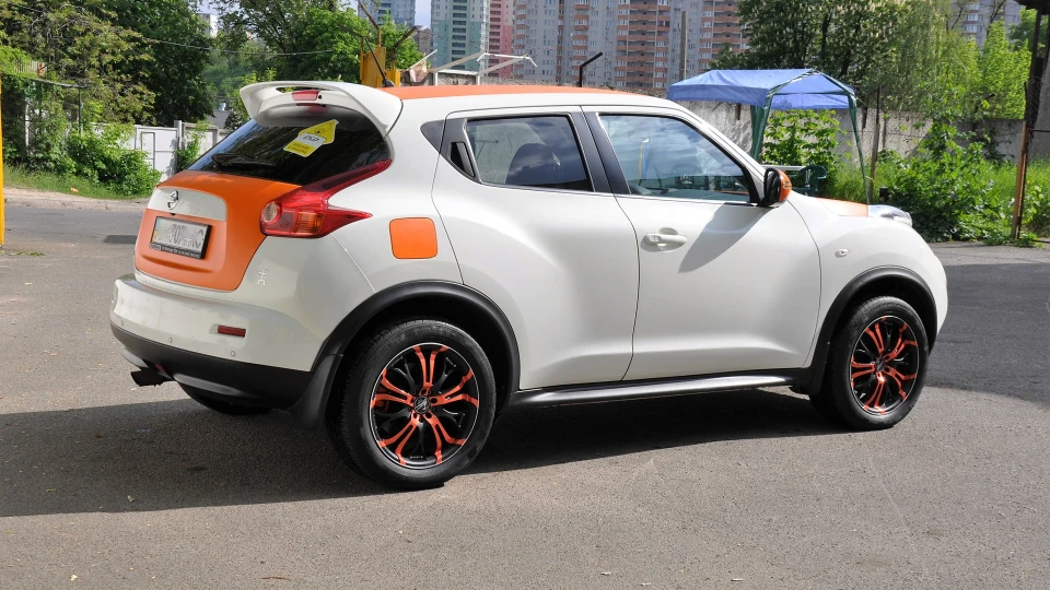 Nissan Juke 4WD+Turbo+NAVI
