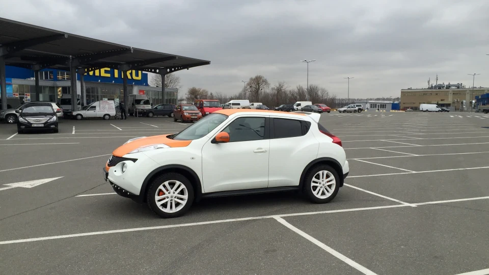 Nissan Juke 4WD+Turbo+NAVI 2