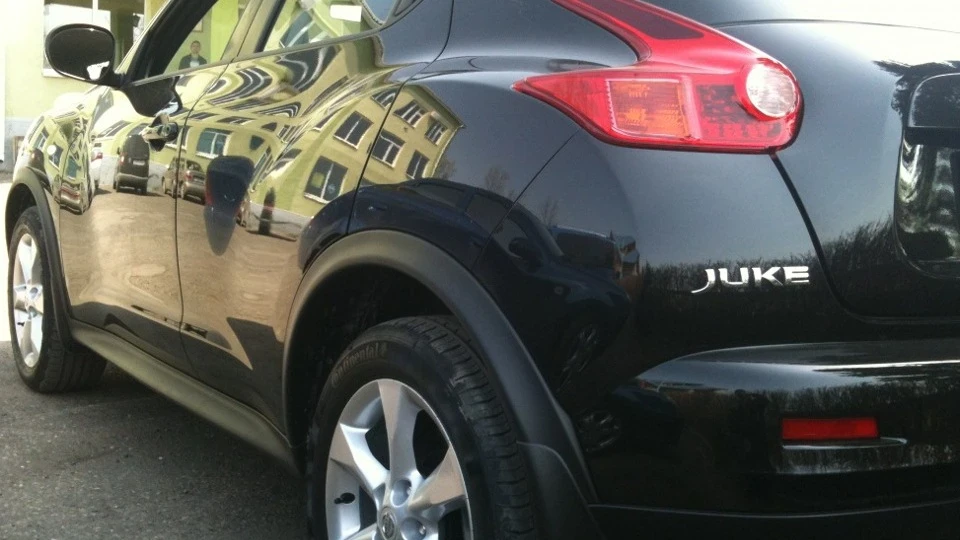 Nissan Juke брюнеточка 2