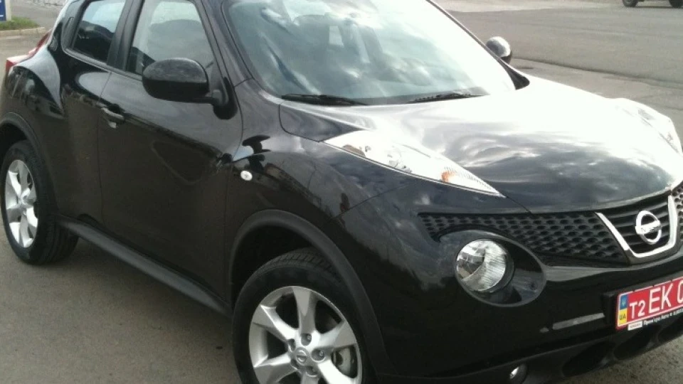 Nissan Juke брюнеточка 3