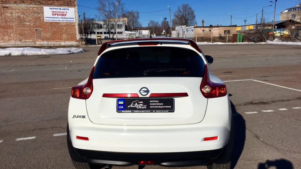 Nissan Juke Detroit Red 2