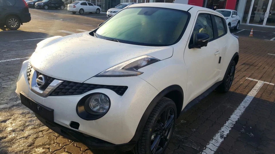 Nissan Juke SE+Active black 2