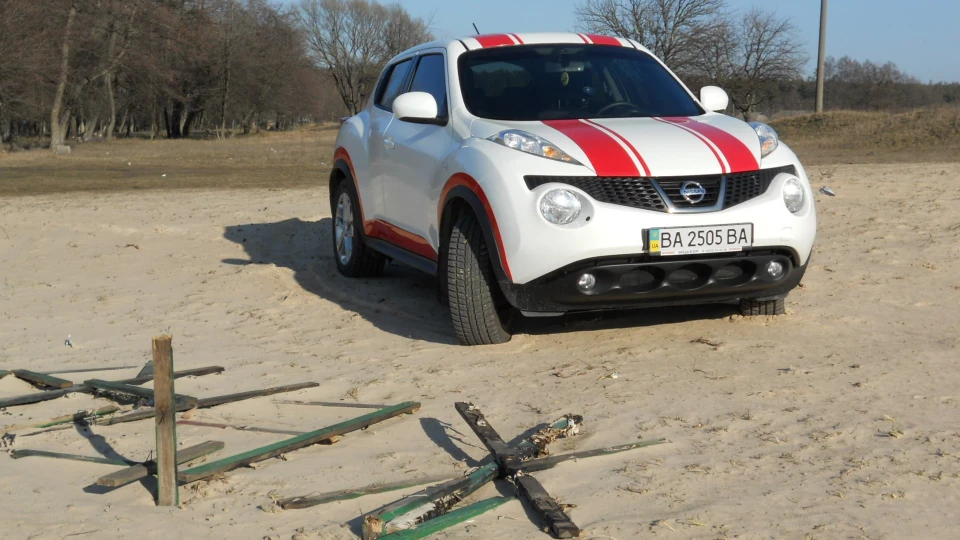 Nissan Juke turbo-R "NOT IDENTIFIED" 3