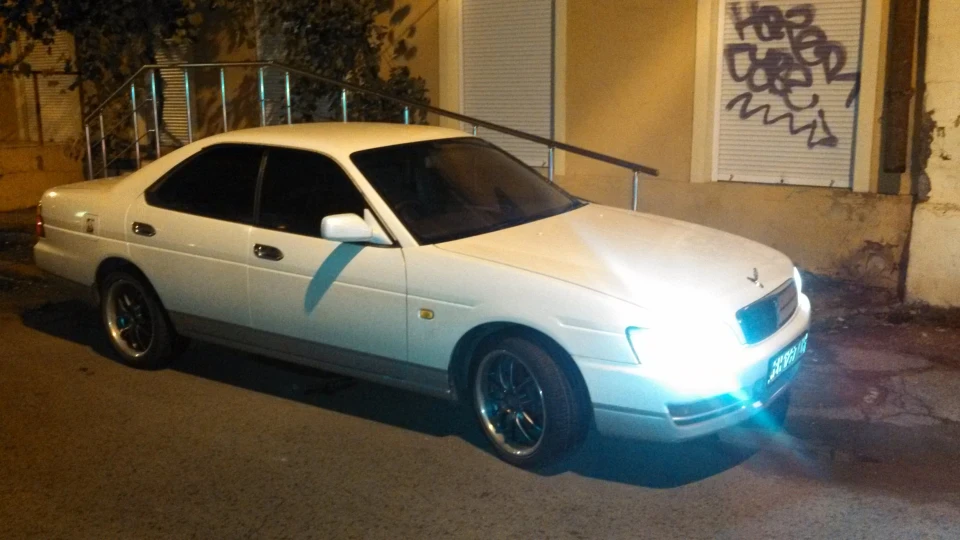 Nissan Laurel 2