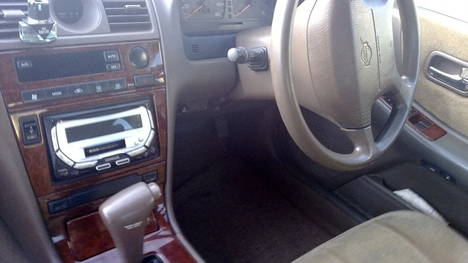 Nissan Laurel 2