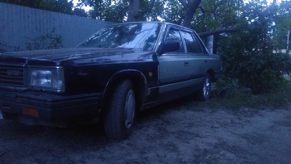 Nissan Laurel 2