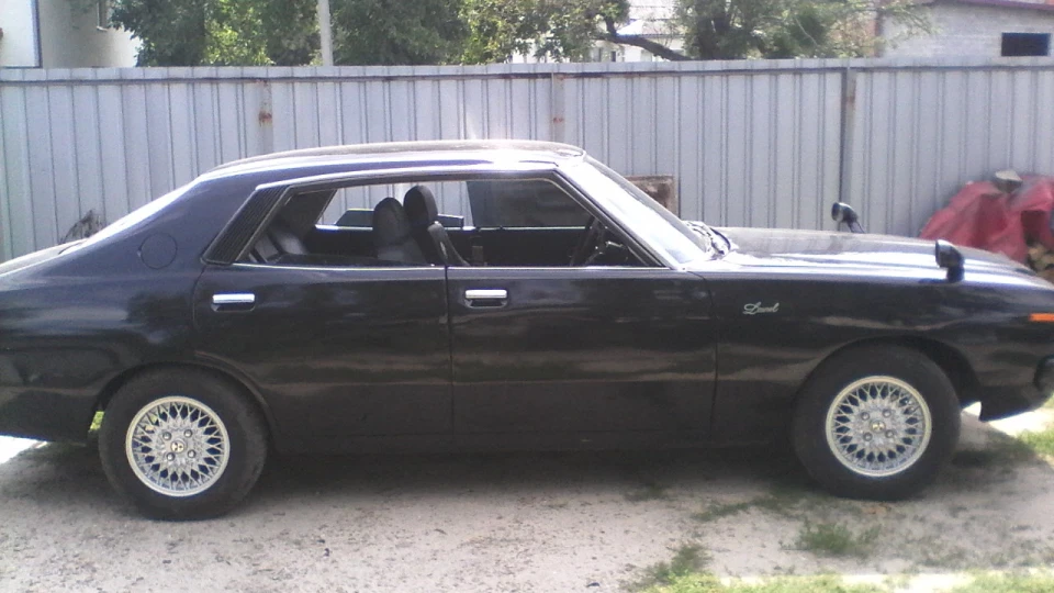 Nissan Laurel 2