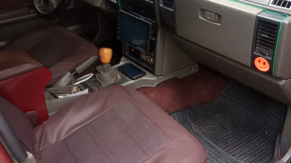 Nissan Laurel 2