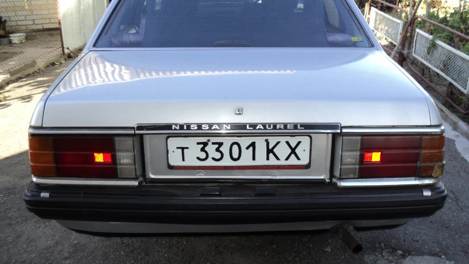 Nissan Laurel 2