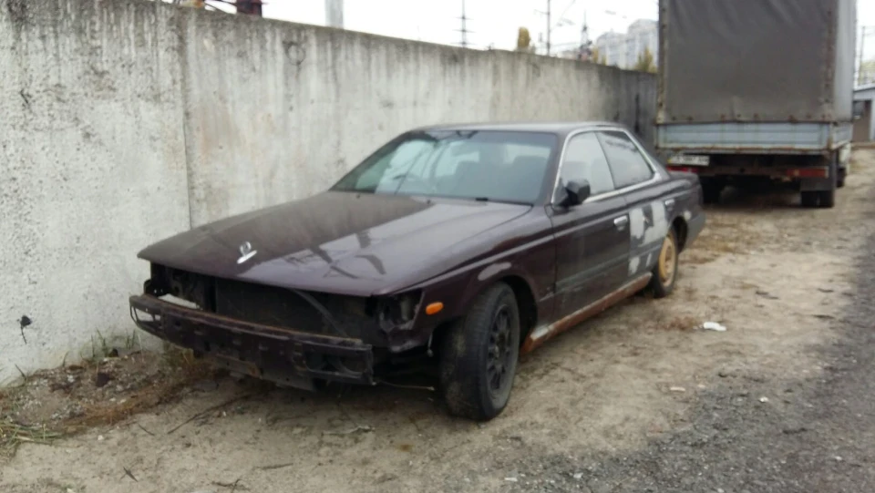Nissan Laurel 2