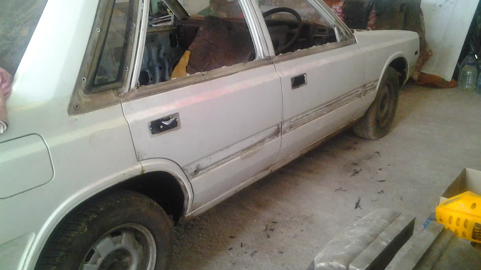 Nissan Laurel 2