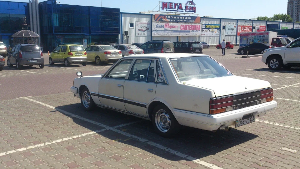 Nissan Laurel 2
