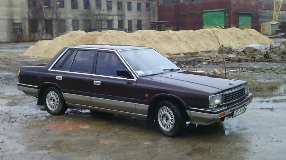 Nissan Laurel 2,4 бензин МКПП