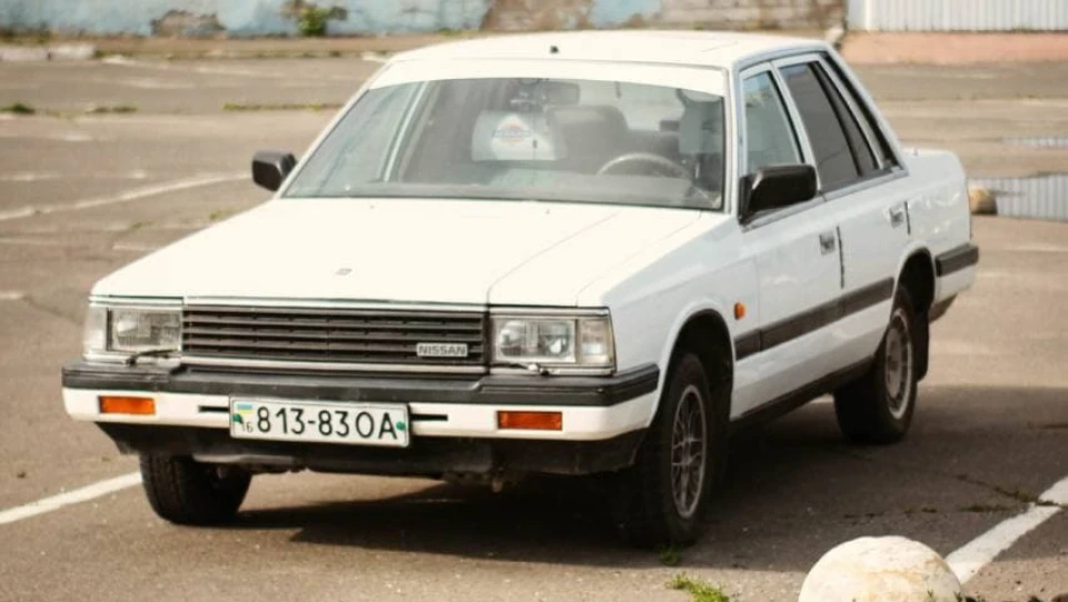 Nissan Laurel L24E SGL 2