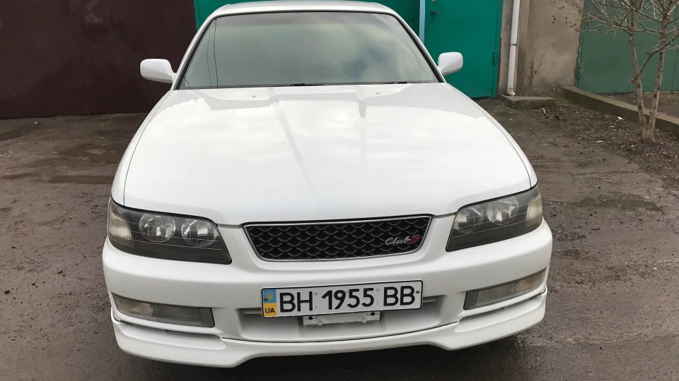Nissan Laurel Laura white 4