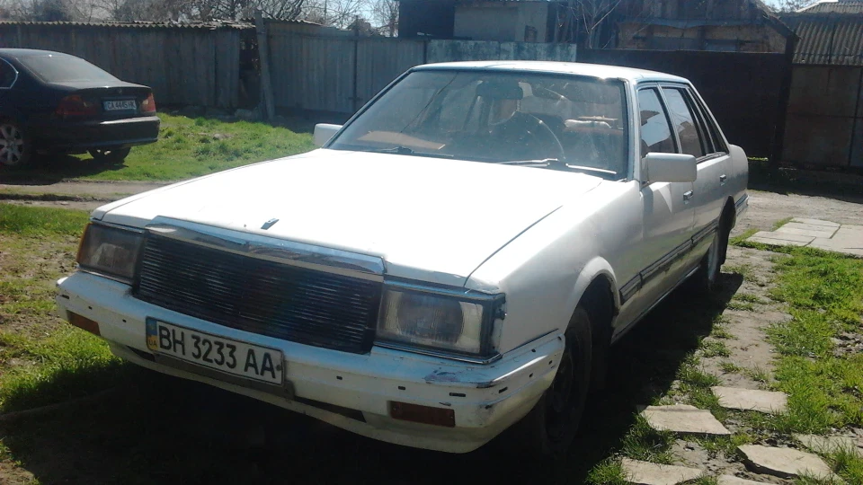 Nissan Laurel Medalist (E-HJC31) 2