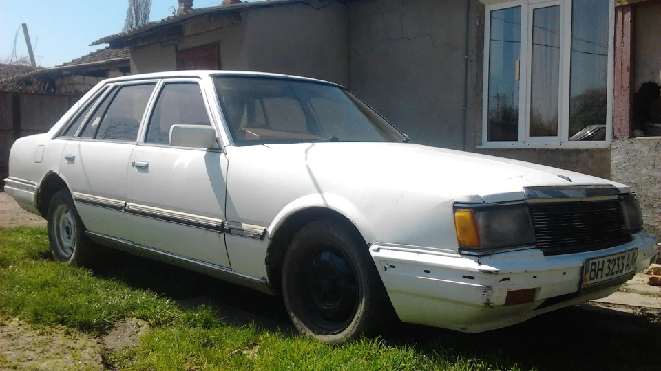 Nissan Laurel Medalist (E-HJC31) 3