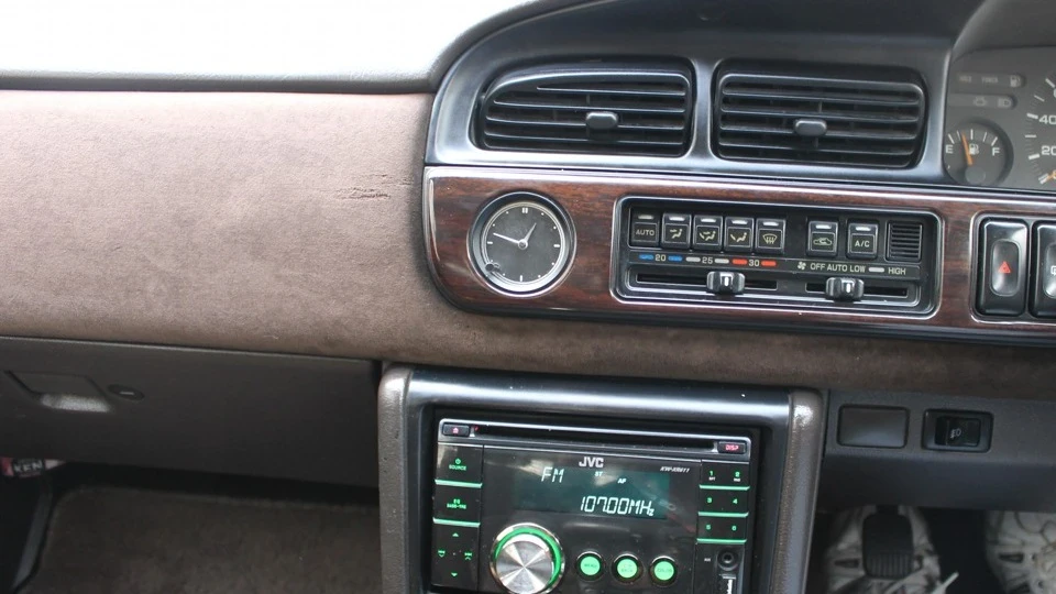 Nissan Laurel Medalist 2