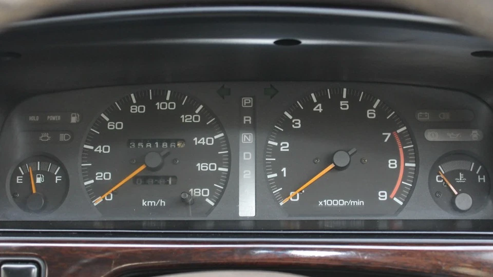 Nissan Laurel Medalist 3