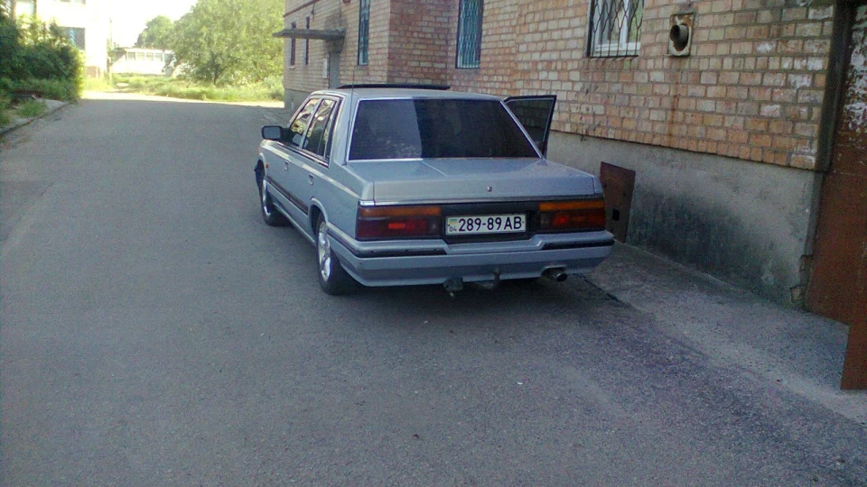 Nissan Laurel сріблястий хамеліон RD28 4