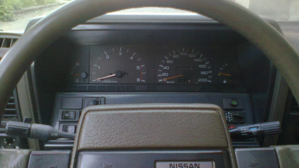Nissan Laurel сріблястий хамеліон RD28 5