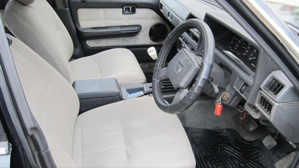Nissan Laurel синій міталік 4