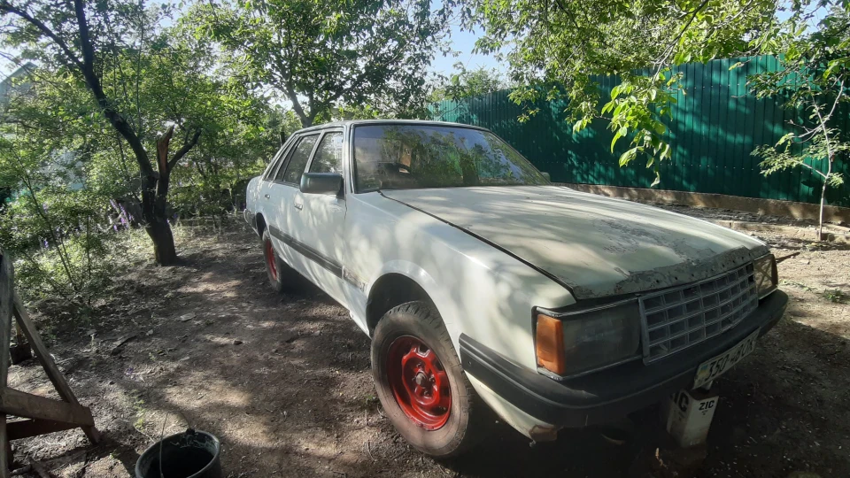 Nissan Laurel Відро з болтами 3