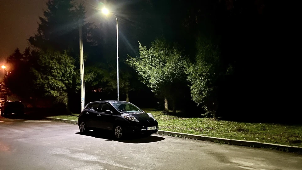 Nissan Leaf 🛸 4