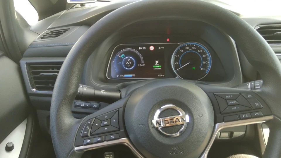Nissan Leaf Електричка)