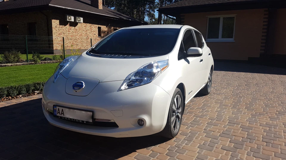 Nissan Leaf Pearl SL