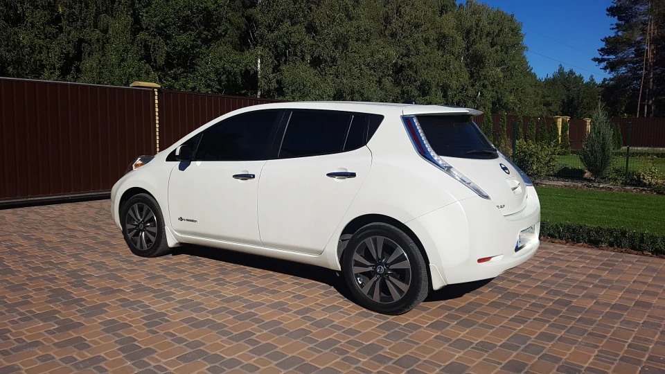 Nissan Leaf Pearl SL 2