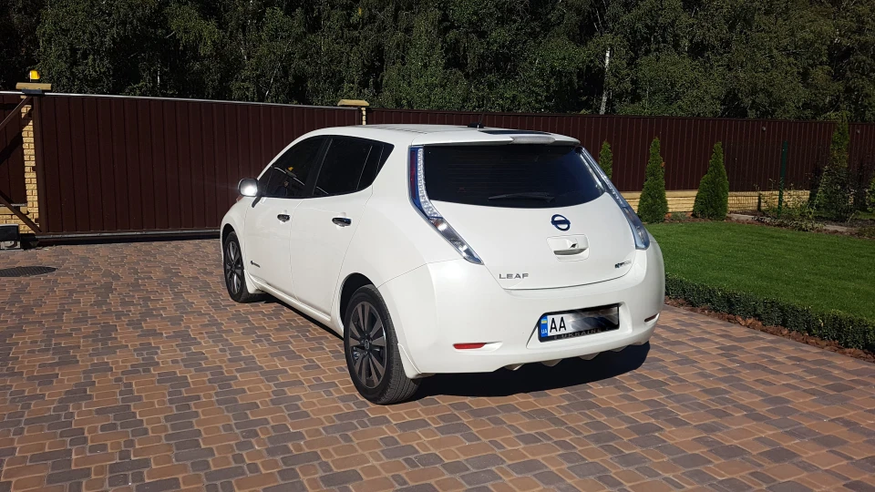 Nissan Leaf Pearl SL 3